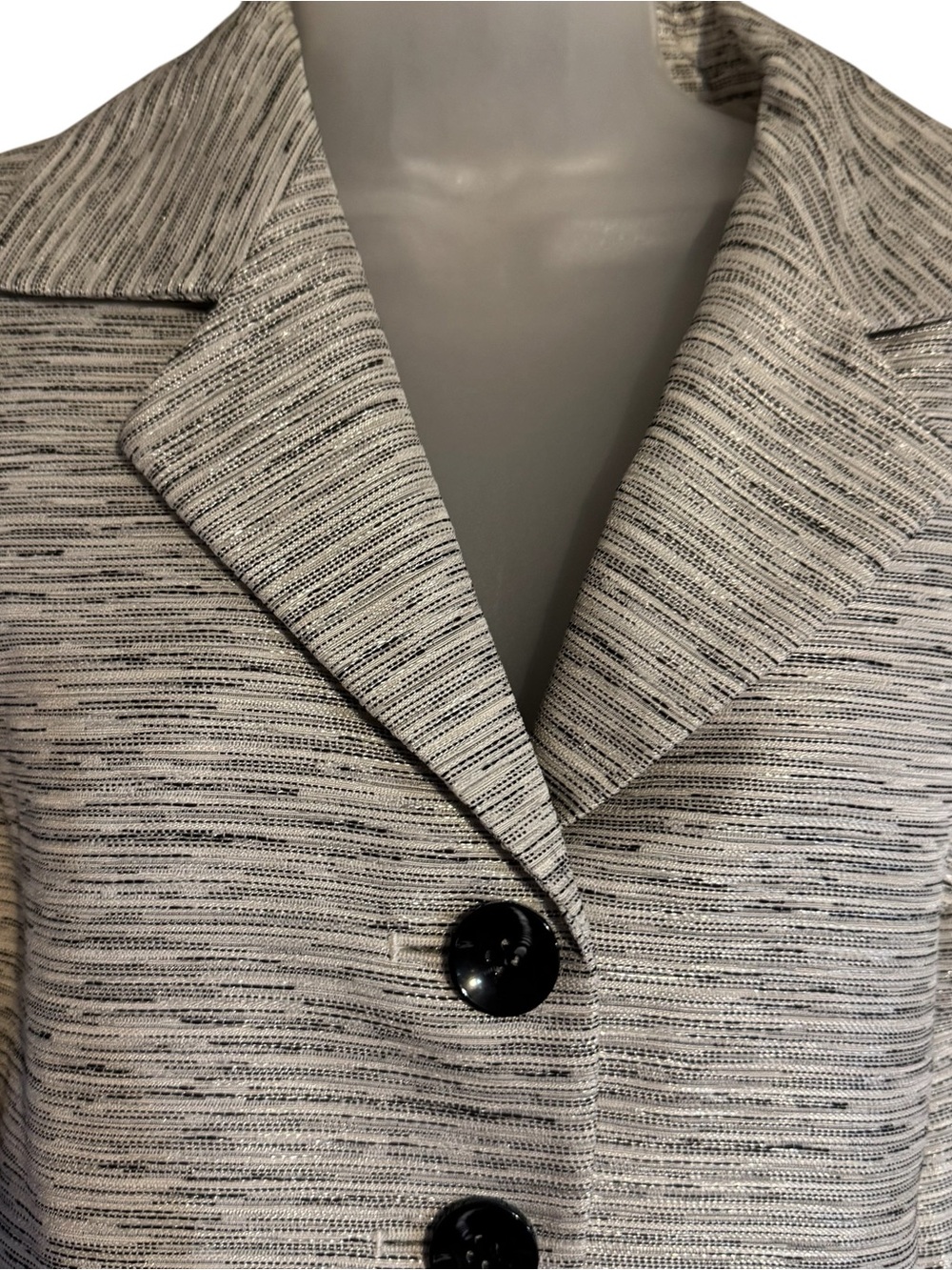 NWT  RET: $90   Jones Studio Gray Tweed Button-Front Blazer SIZE: 16W    #CL - Picture 2 of 9